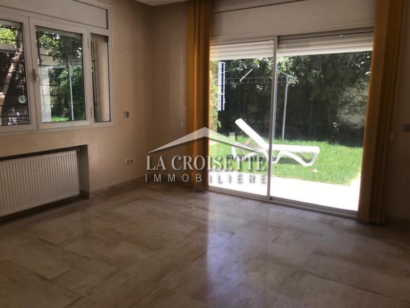Villa S+5 avec piscine à Ain Zaghouan Nord 